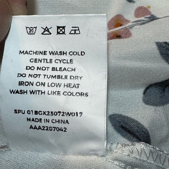 BloomChic Puff Sleeve Floral Print Blouse - Picture 7 of 7